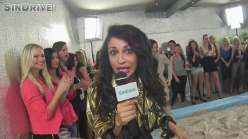 Muddy Wrestling: Pornstar Power - Nathaly Cherie vs. Vanessa Screencap 37 on sinx.preview.netperv.com