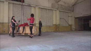 Analfotze mit dem Spekulum genau untersucht Screencap 7 on sinx.preview.netperv.com