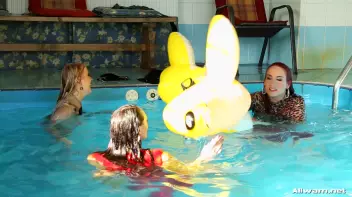 Eurobabe Pool Play Screencap 81 on sinx.preview.netperv.com