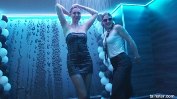 The Wetlook Vibe Is Very Alive! Screencap 14 on sinx.preview.netperv.com