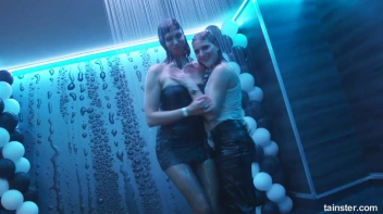 The Wetlook Vibe Is Very Alive! Screencap 3 on sinx.preview.netperv.com