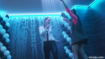 The Wetlook Vibe Is Very Alive! Screencap 35 on sinx.preview.netperv.com