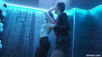 The Wetlook Vibe Is Very Alive! Screencap 67 on sinx.preview.netperv.com