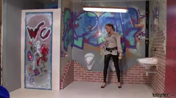 Spray Painter Gets Sprayed Screencap 2 on sinx.preview.netperv.com