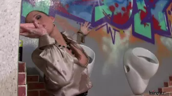 Spray Painter Gets Sprayed Screencap 46 on sinx.preview.netperv.com