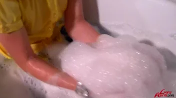 Bath Time With Leony Screencap 23 on sinx.preview.netperv.com