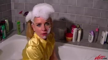 Bath Time With Leony Screencap 25 on sinx.preview.netperv.com