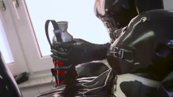 Gummiklinik 1 Screencap 22 on sinx.preview.netperv.com