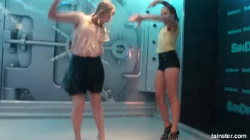 Wet amateur girls go berzerk Screencap 84 on sinx.preview.netperv.com