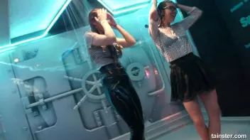 Wet amateur girls go berzerk Screencap 22 on sinx.preview.netperv.com