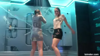 Wet amateur girls go berzerk Screencap 37 on sinx.preview.netperv.com