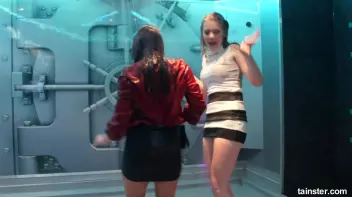 Wet amateur girls go berzerk Screencap 59 on sinx.preview.netperv.com