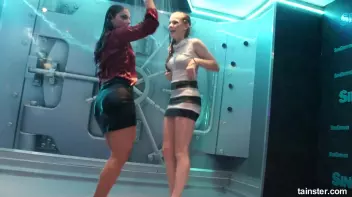 Wet amateur girls go berzerk Screencap 66 on sinx.preview.netperv.com