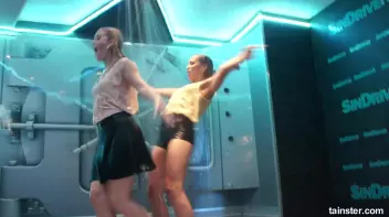 Wet amateur girls go berzerk Screencap 79 on sinx.preview.netperv.com