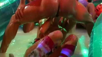 GaGa For Glue Girls Part 1 Screencap 114 on sinx.preview.netperv.com