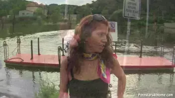 Sucking On The Dock Of The Bay Screencap 11 on sinx.preview.netperv.com