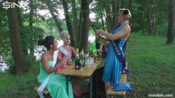 Beauty queens catfight in a lake - Cam 2 Screencap 2 on sinx.preview.netperv.com