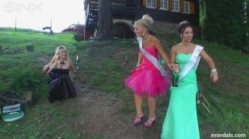 Beauty queens catfight in a lake - Cam 2 Screencap 26 on sinx.preview.netperv.com