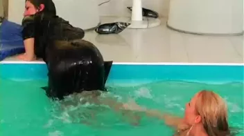 Play Fighting Turns Serious In The Pool Screencap 26 on sinx.preview.netperv.com