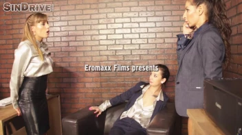 Soaking Wet Business Woman Enjoy Fist Fuck Fun Screencap 1 on sinx.preview.netperv.com