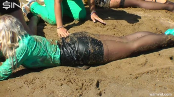 Hot girls wrestle in mud Screencap 3 on sinx.preview.netperv.com