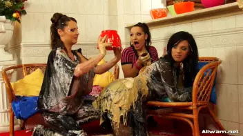 Gina's Bakery Of Eurobabe Destruction! Screencap 46 on sinx.preview.netperv.com