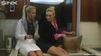 Wet and Messy Babes' Food Catfight Screencap 8 on sinx.preview.netperv.com