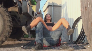 Bauarbeiter abgeritten Screencap 11 on sinx.preview.netperv.com