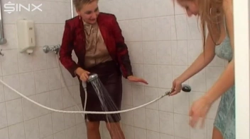 Gorgeous Babes Get Wet In Water Fight Screencap 6 on sinx.preview.netperv.com