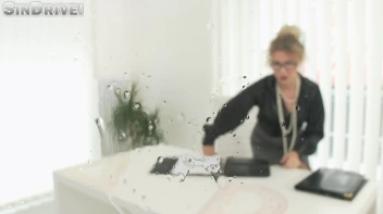 Dirty Detention: Four-Eyes Mrs. Applepee Can't Fight Her Feelings For Pervy Veal - A Special Lesson In "Love" Screencap 4 on sinx.preview.netperv.com