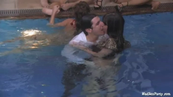 Poolgirls P2 Screencap 53 on sinx.preview.netperv.com