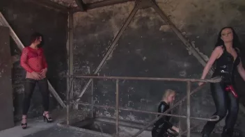 TV Schlampe wird von 2 Herrinen hart durchgenommen Screencap 1 on sinx.preview.netperv.com