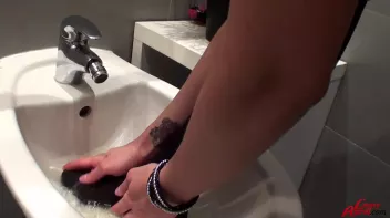 Tons Of Fun In The Washroom Screencap 37 on sinx.preview.netperv.com