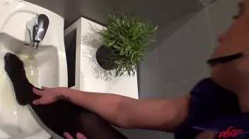 Tons Of Fun In The Washroom Screencap 38 on sinx.preview.netperv.com