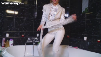 Sexy Solo Wetlook Show In White Screencap 16 on sinx.preview.netperv.com