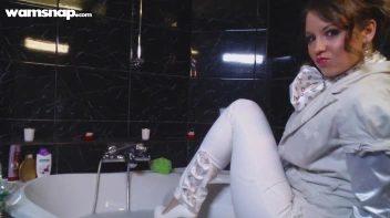 Sexy Solo Wetlook Show In White Screencap 4 on sinx.preview.netperv.com