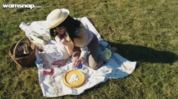 Fur Freak Makes A Mess Of Herself In Public Screencap 14 on sinx.preview.netperv.com