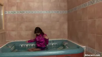 This Tub Is Fit For a Queen! Screencap 20 on sinx.preview.netperv.com