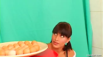 Springtime Egg Fight Screencap 7 on sinx.preview.netperv.com