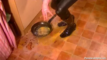 My Very Messy Kitchen Screencap 48 on sinx.preview.netperv.com