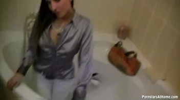 Get Cozy With Morgan In The Tub Screencap 17 on sinx.preview.netperv.com