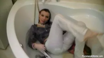 Get Cozy With Morgan In The Tub Screencap 63 on sinx.preview.netperv.com