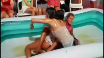 Trying To Maintain Their Composure In The Oil Screencap 40 on sinx.preview.netperv.com