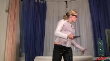 A Very Wet And Live Leony Screencap 22 on sinx.preview.netperv.com