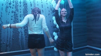 Wet And Working It!  Cuties Shake It Up! Screencap 20 on sinx.preview.netperv.com