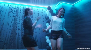 Wet And Working It!  Cuties Shake It Up! Screencap 26 on sinx.preview.netperv.com