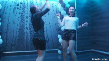 Wet And Working It!  Cuties Shake It Up! Screencap 34 on sinx.preview.netperv.com