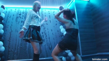 Wet And Working It!  Cuties Shake It Up! Screencap 65 on sinx.preview.netperv.com