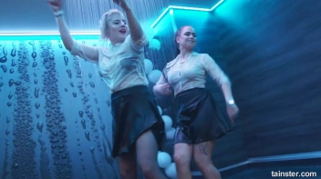 Wet And Working It!  Cuties Shake It Up! Screencap 7 on sinx.preview.netperv.com