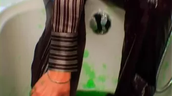 She Loves To Get Messy Any Way She Can Screencap 26 on sinx.preview.netperv.com